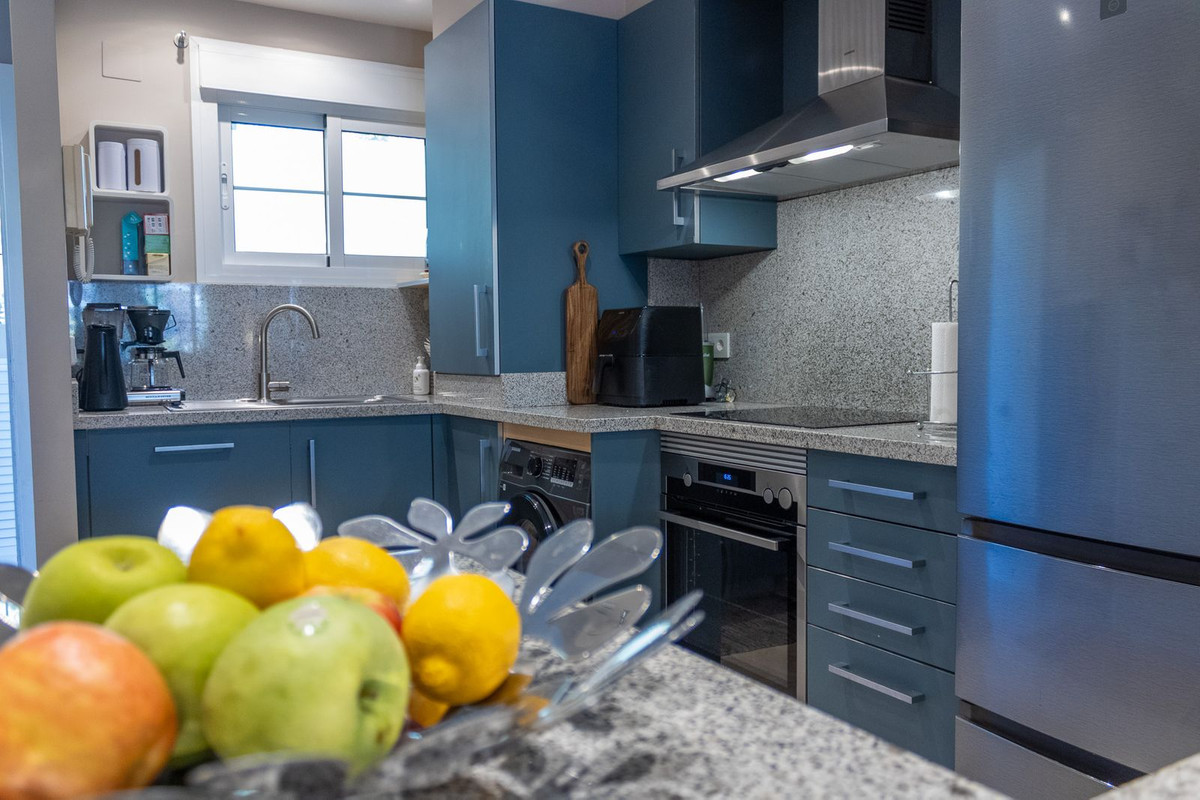 Se vende Apartamento Planta Media de 2 dormitorios en Costa Del Sol, Málaga, España