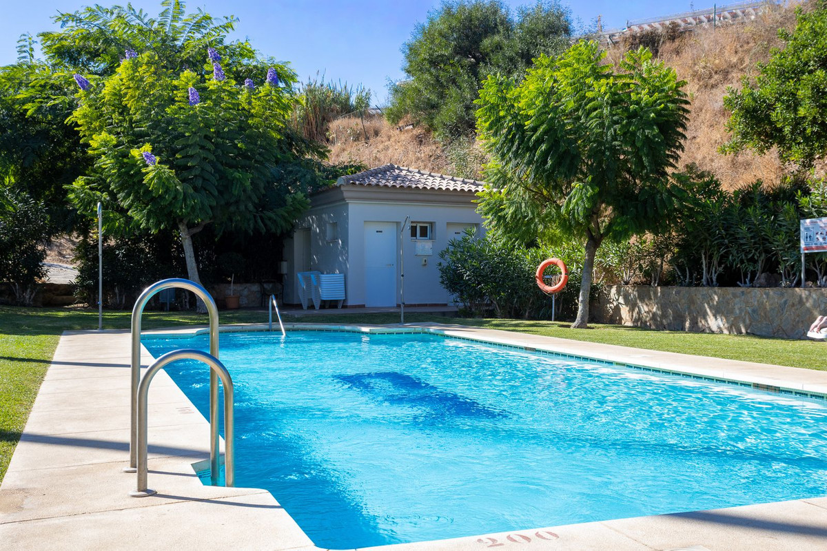 Se vende Apartamento Planta Media de 2 dormitorios en Costa Del Sol, Málaga, España