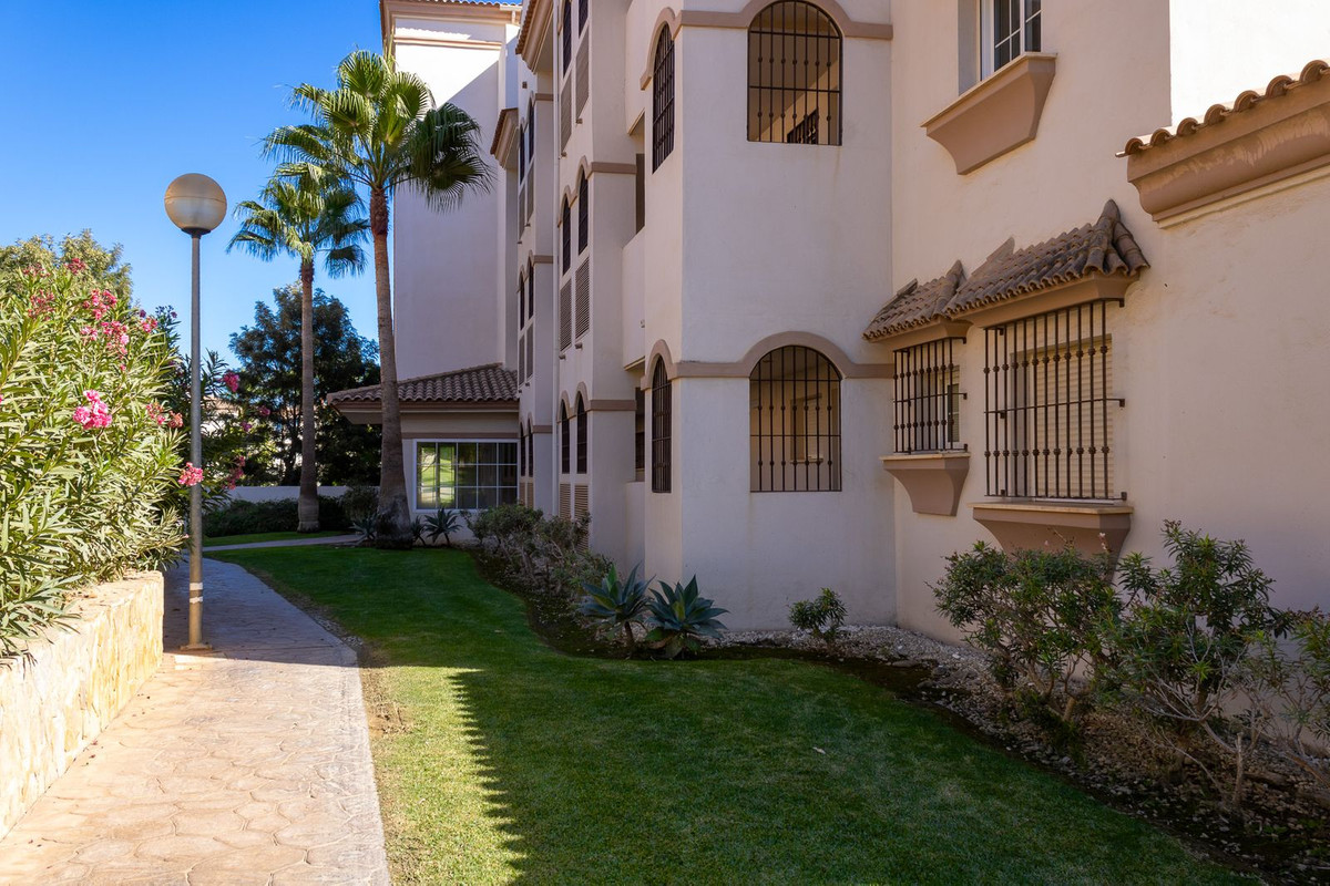 Se vende Apartamento Planta Media de 2 dormitorios en Costa Del Sol, Málaga, España