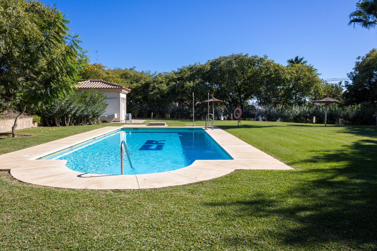 Se vende Apartamento Planta Media de 2 dormitorios en Costa Del Sol, Málaga, España