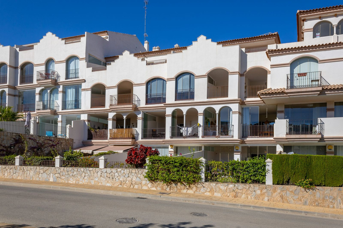 Se vende Apartamento Planta Media de 2 dormitorios en Costa Del Sol, Málaga, España