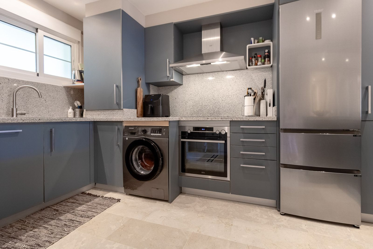Se vende Apartamento Planta Media de 2 dormitorios en Costa Del Sol, Málaga, España