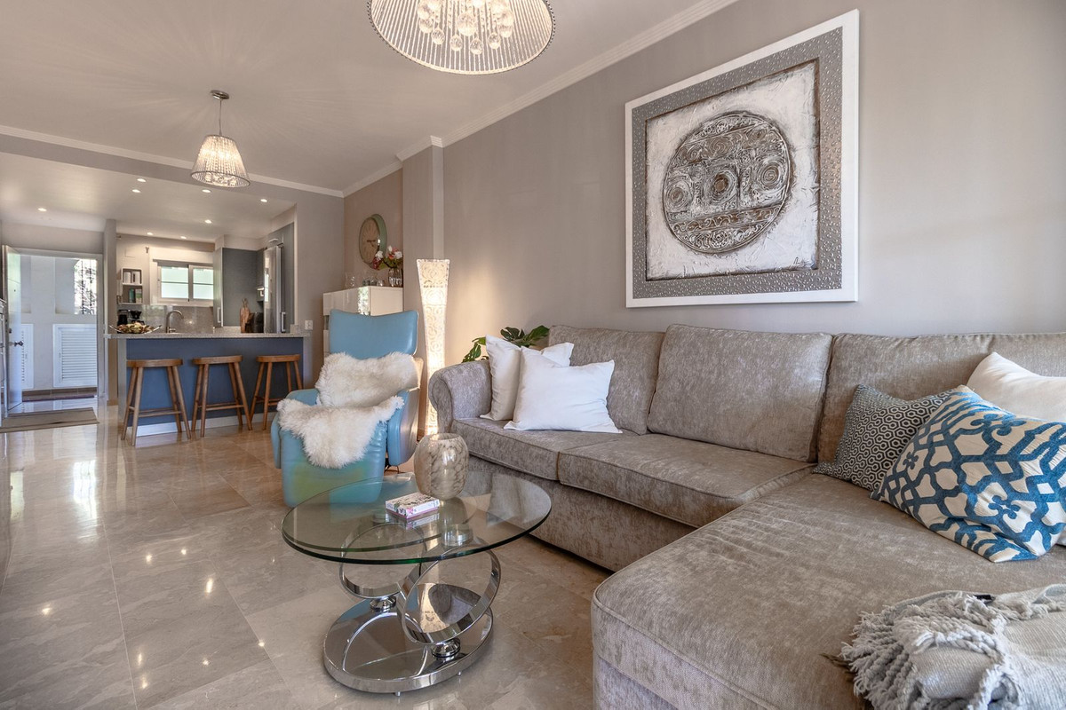 Se vende Apartamento Planta Media de 2 dormitorios en Costa Del Sol, Málaga, España