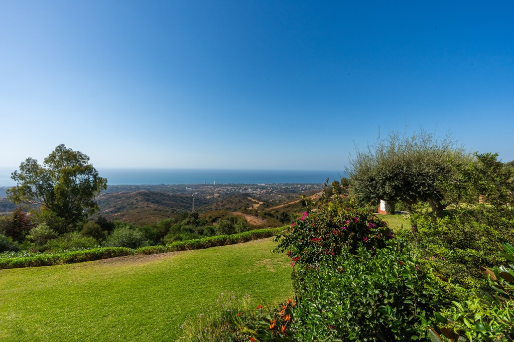 2 Bed Apartment for sale in La Mairena Costa Del Sol, Málaga, Spain