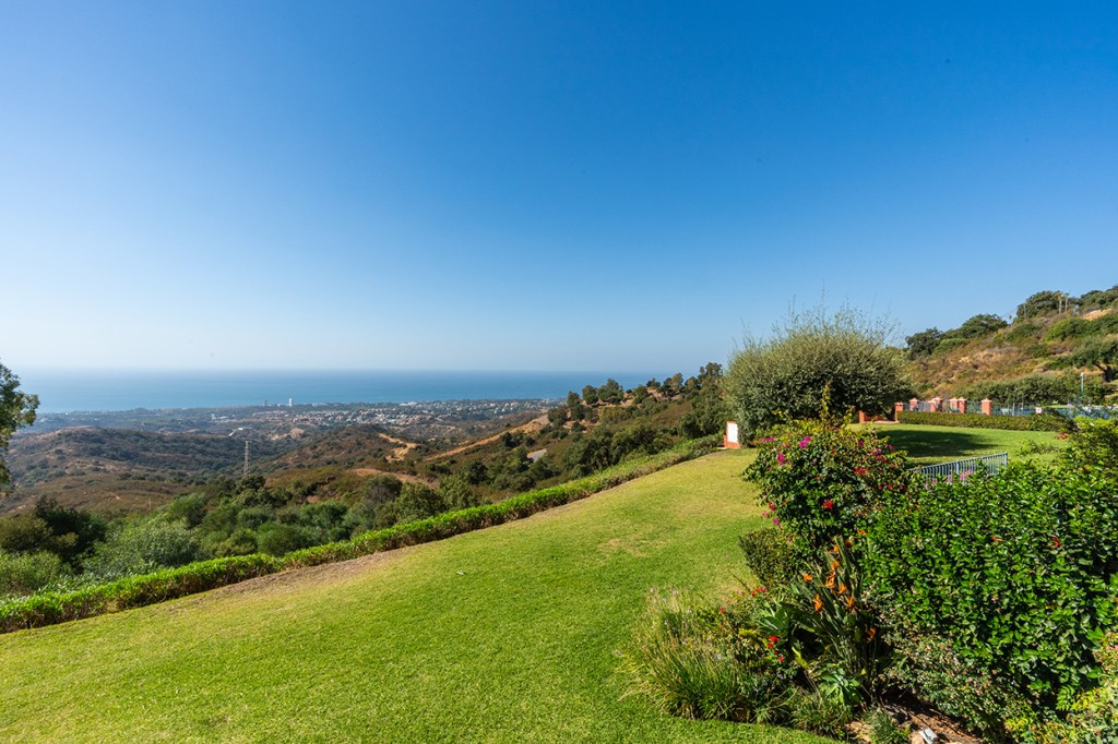 2 Bed Apartment for sale in La Mairena Costa Del Sol, Málaga, Spain