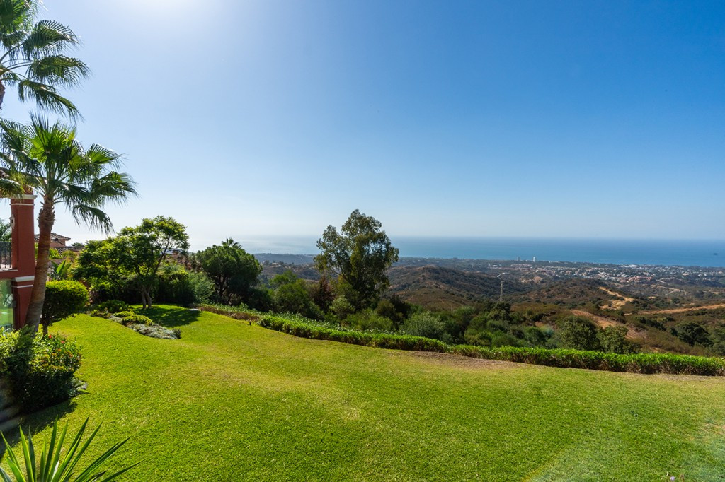 2 Bed Apartment for sale in La Mairena Costa Del Sol, Málaga, Spain