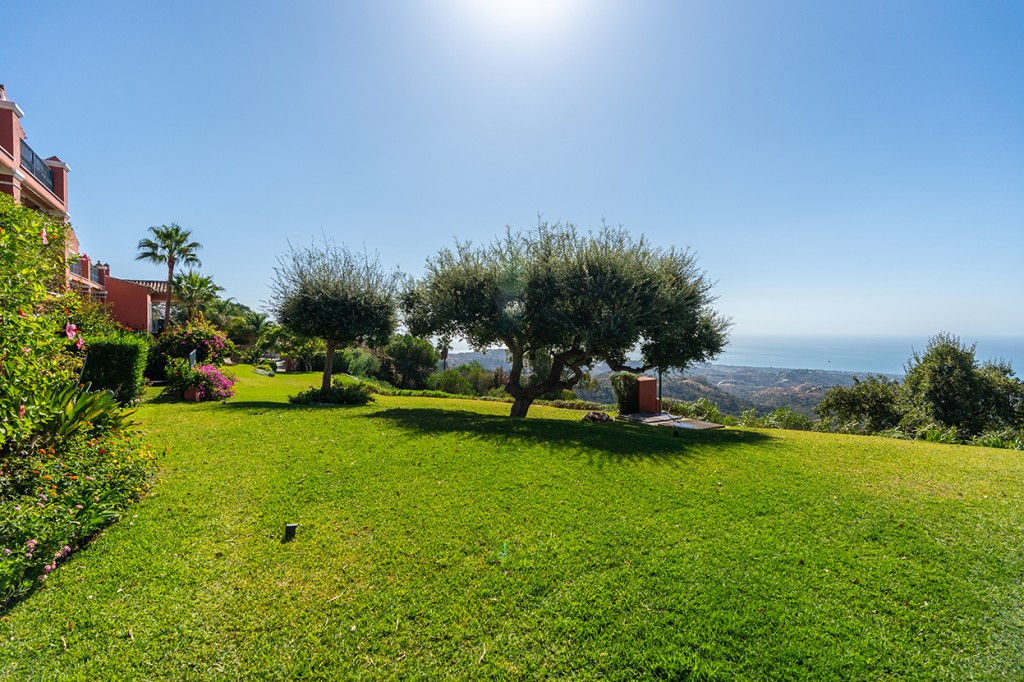 2 Bed Apartment for sale in La Mairena Costa Del Sol, Málaga, Spain