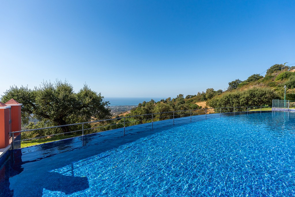 2 Bed Apartment for sale in La Mairena Costa Del Sol, Málaga, Spain