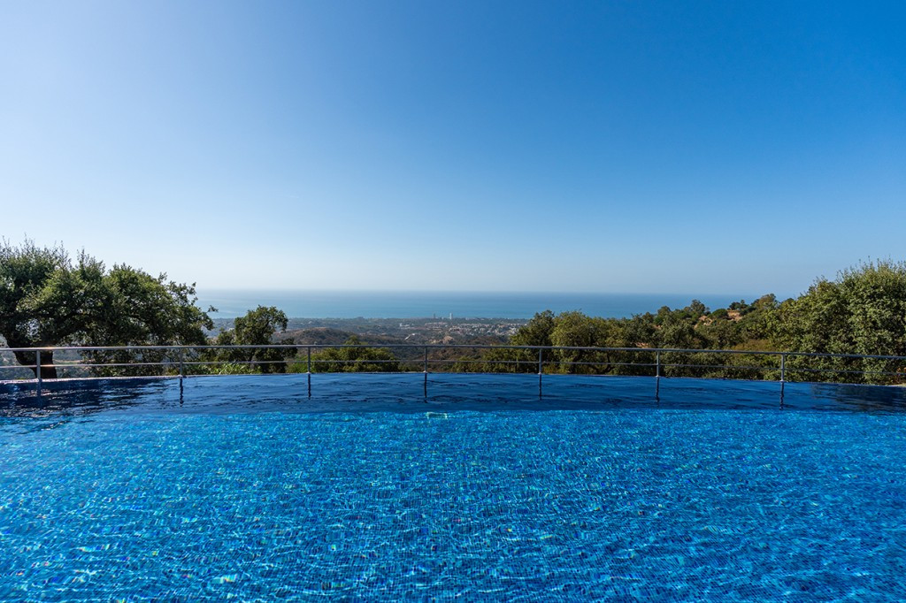 2 Bed Apartment for sale in La Mairena Costa Del Sol, Málaga, Spain