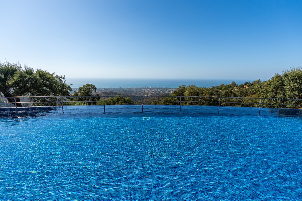 2 Bed Apartment for sale in La Mairena Costa Del Sol, Málaga, Spain