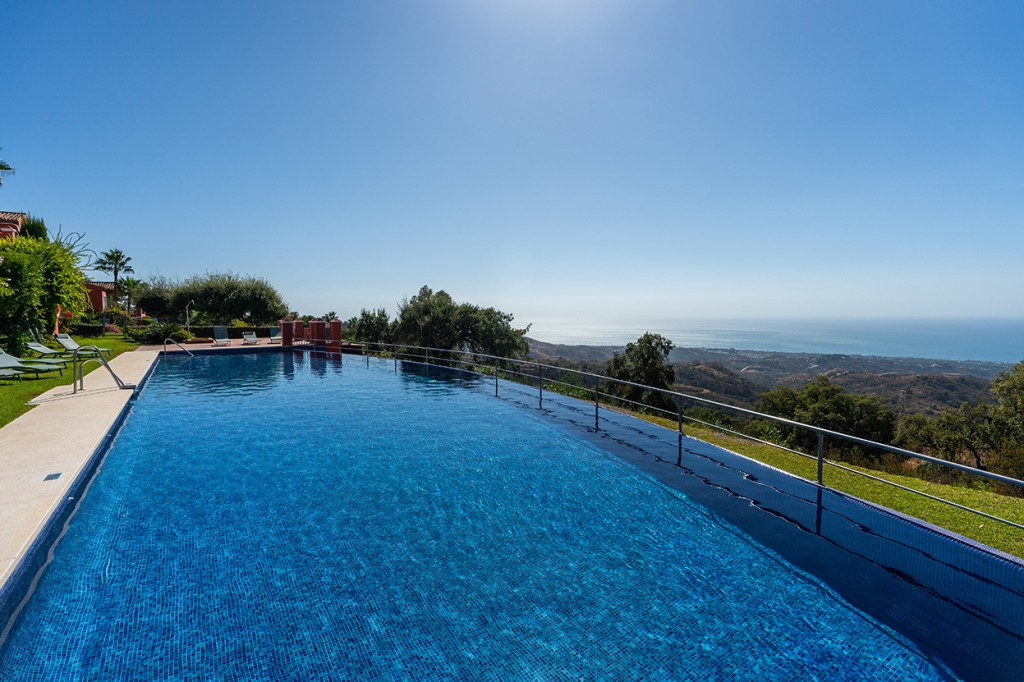 2 Bed Apartment for sale in La Mairena Costa Del Sol, Málaga, Spain
