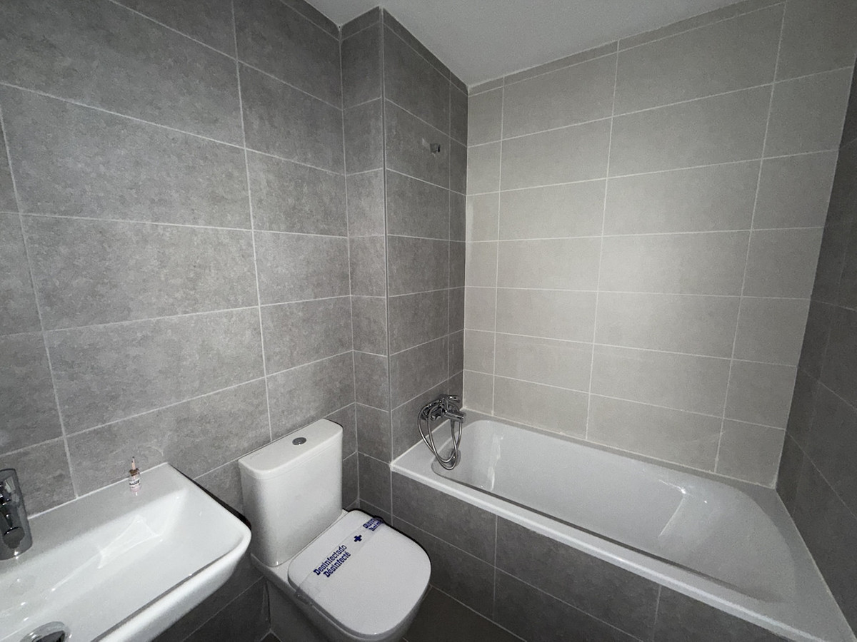 Se vende Apartamento Planta Media de 3 dormitorios en Costa Del Sol, Málaga, España