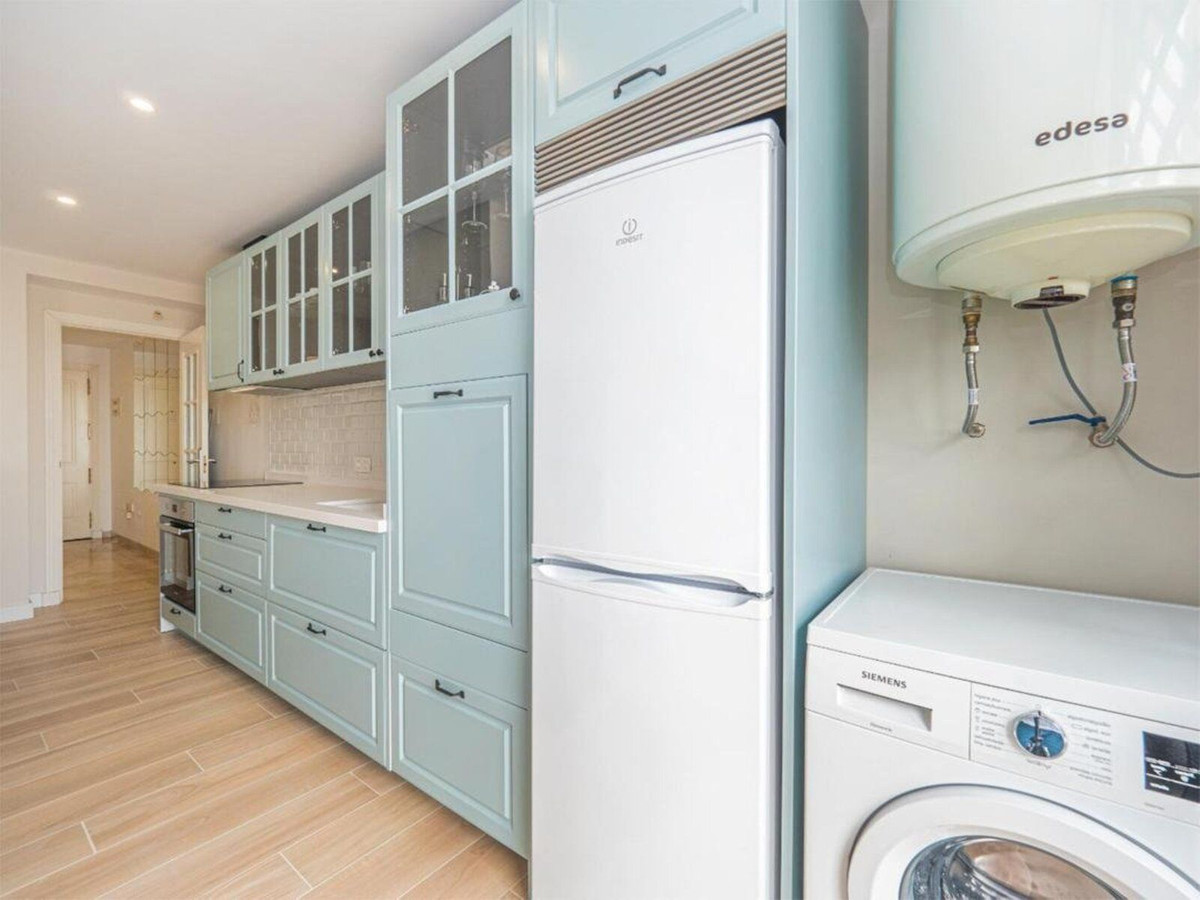 Se vende Apartamento Planta Media de 2 dormitorios en Costa Del Sol, Málaga, España