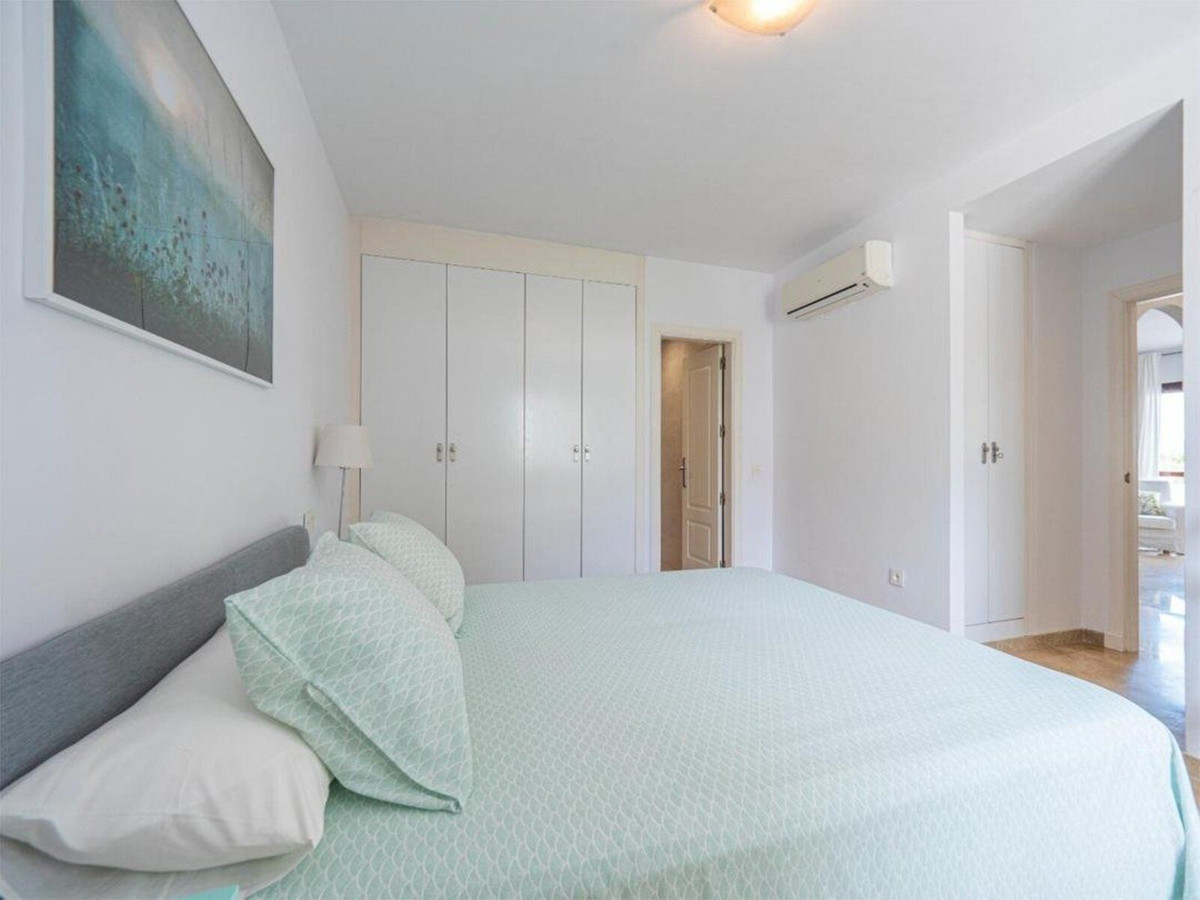 Se vende Apartamento Planta Media de 2 dormitorios en Costa Del Sol, Málaga, España