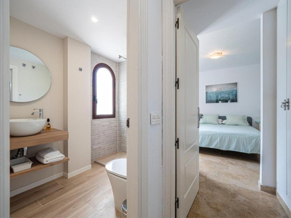 Se vende Apartamento Planta Media de 2 dormitorios en Costa Del Sol, Málaga, España