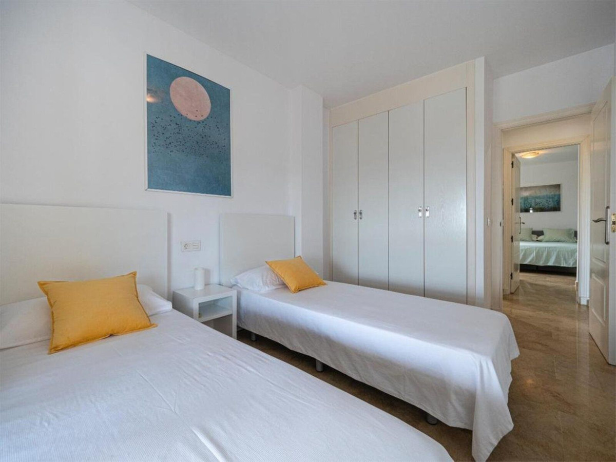 Se vende Apartamento Planta Media de 2 dormitorios en Costa Del Sol, Málaga, España