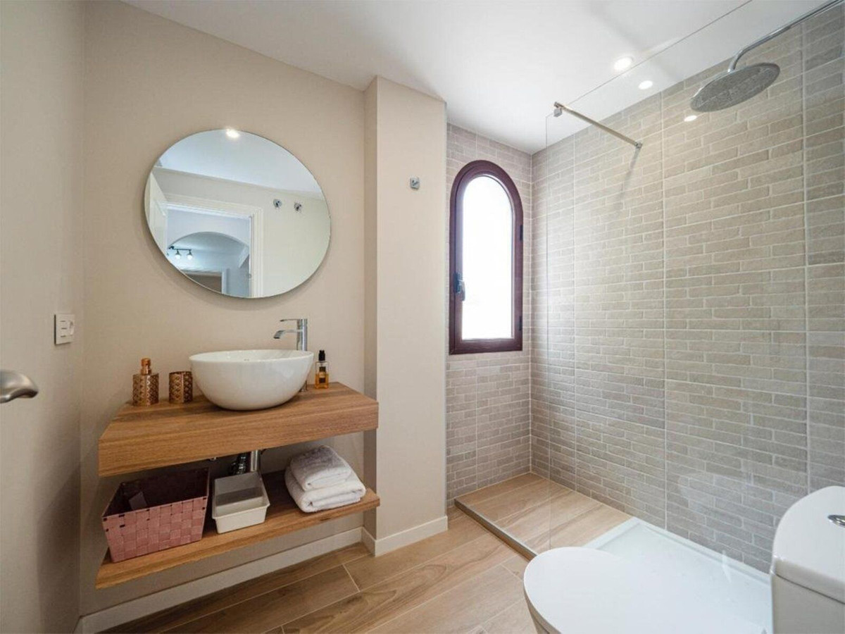 Se vende Apartamento Planta Media de 2 dormitorios en Costa Del Sol, Málaga, España