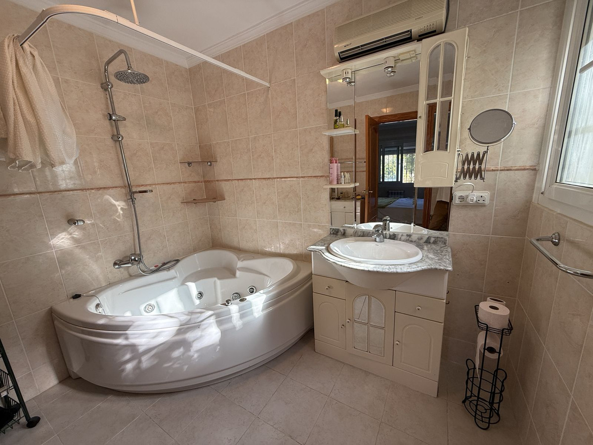 Se vende Finca - Cortijo de 6 dormitorios en Costa Del Sol, Málaga, España