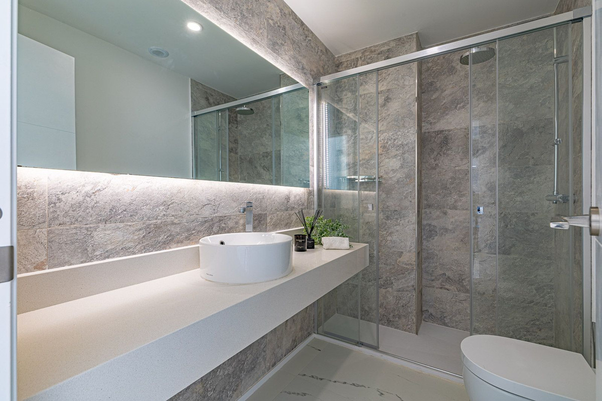 Se vende Apartamento Planta Media de 2 dormitorios en Costa Del Sol, Málaga, España
