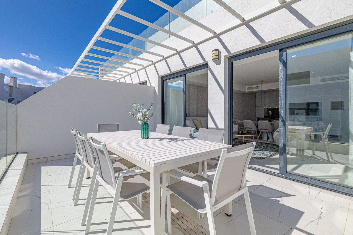 Se vende Apartamento Planta Media de 2 dormitorios en Costa Del Sol, Málaga, España