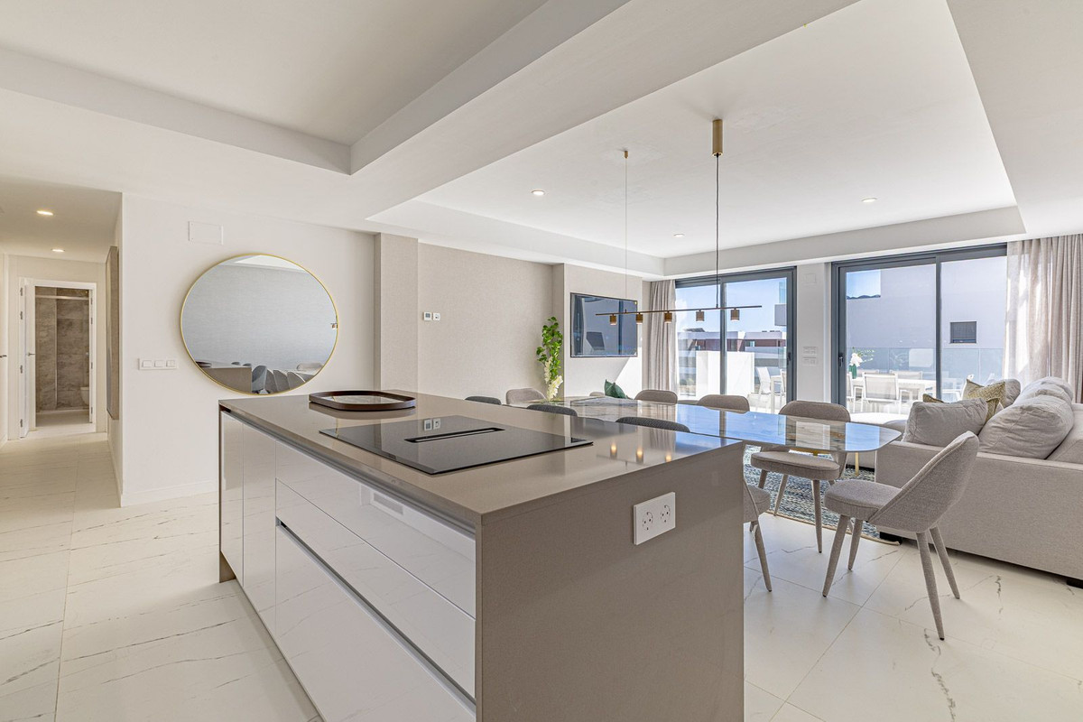 Se vende Apartamento Planta Media de 2 dormitorios en Costa Del Sol, Málaga, España