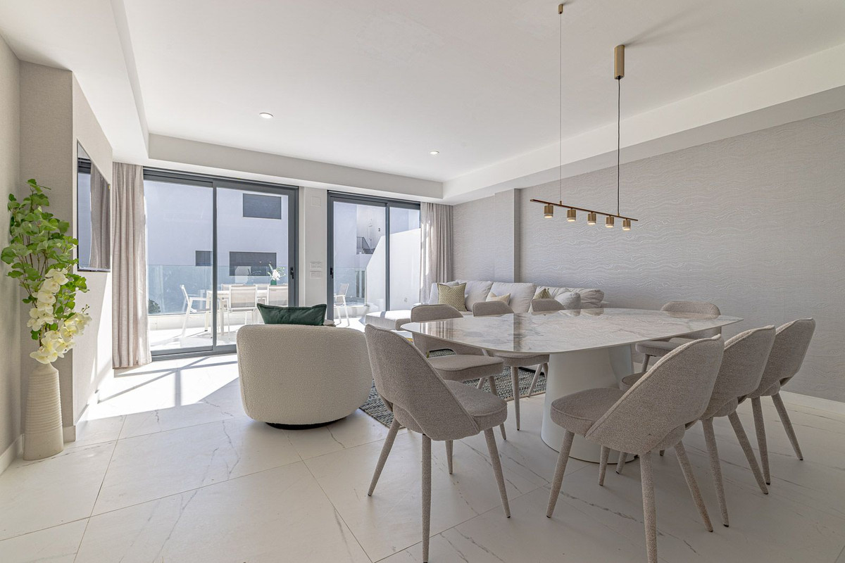 Se vende Apartamento Planta Media de 2 dormitorios en Costa Del Sol, Málaga, España