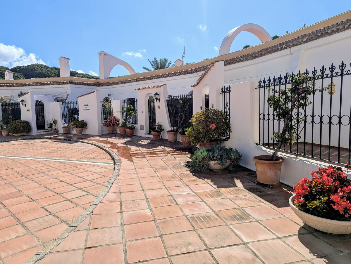 2 Bed Apartment for sale in Puerto De Cabopino Costa Del Sol, Málaga, Spain