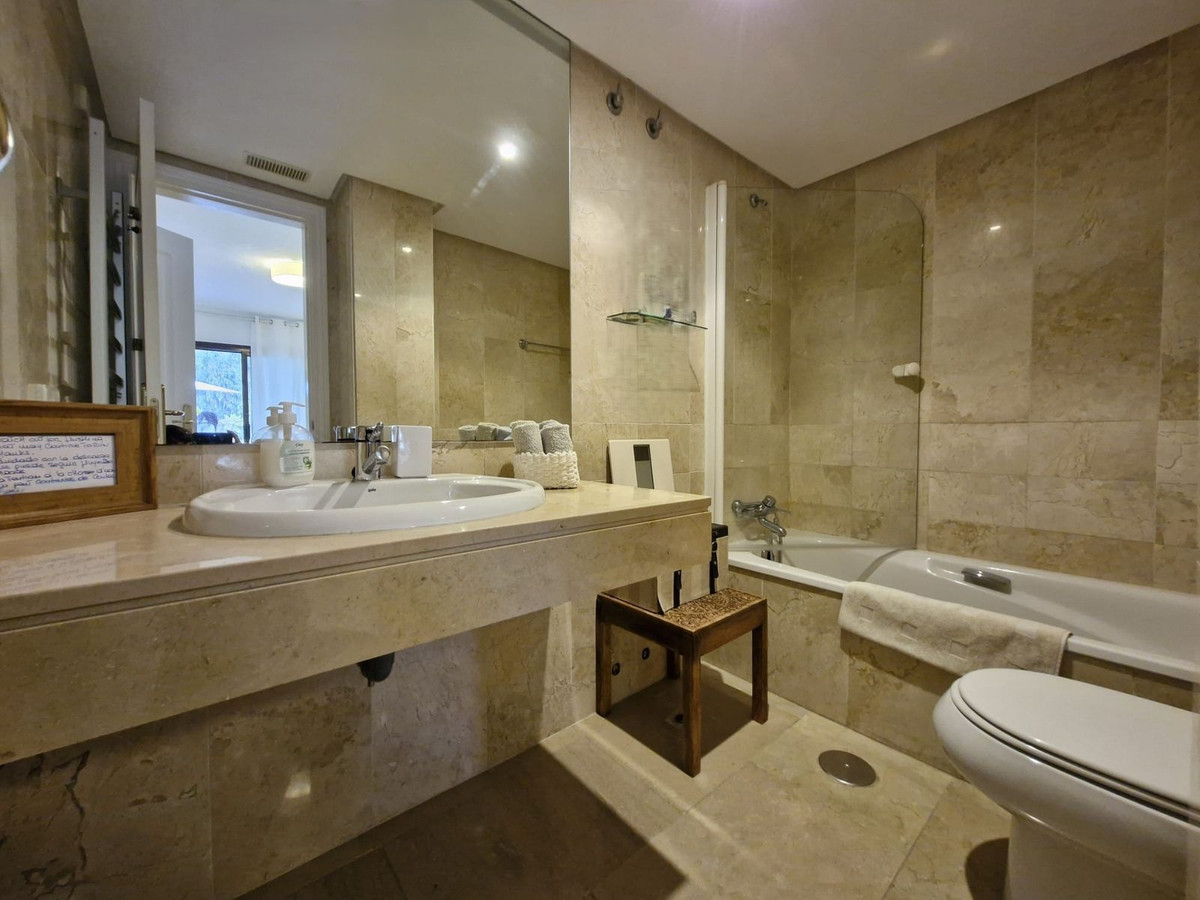 Se vende Apartamento Planta Media de 2 dormitorios en Costa Del Sol, Málaga, España