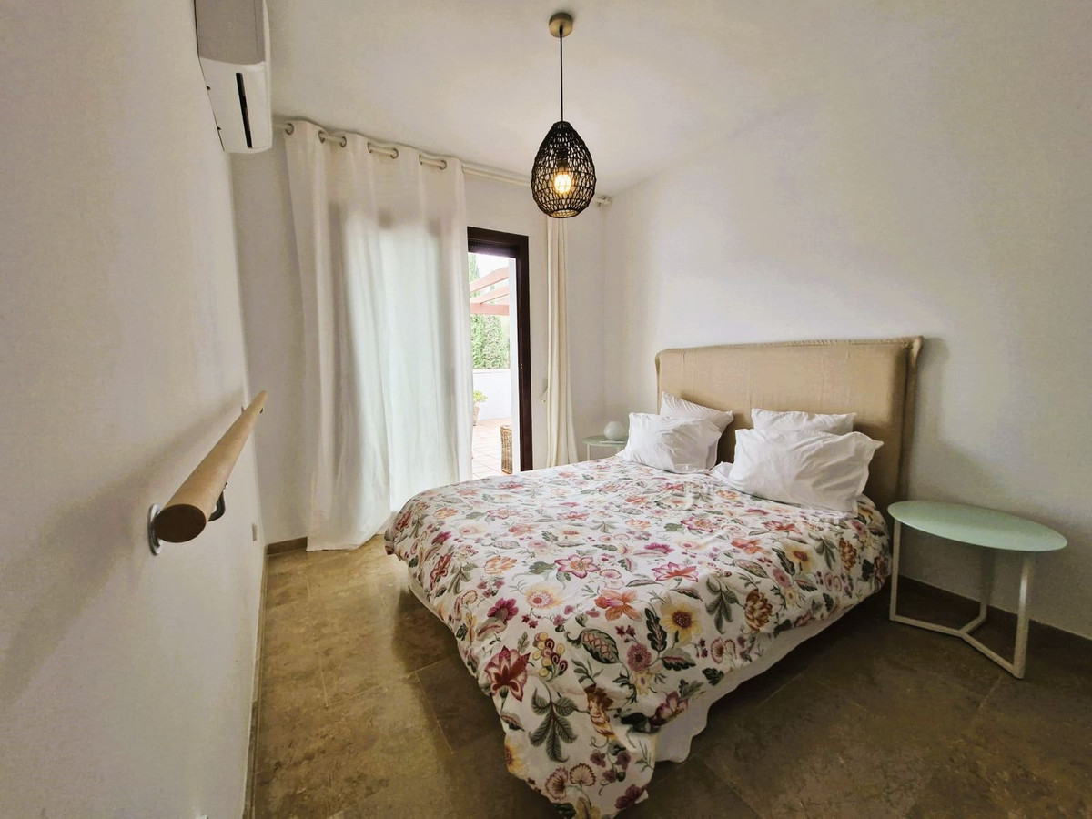 Se vende Apartamento Planta Media de 2 dormitorios en Costa Del Sol, Málaga, España