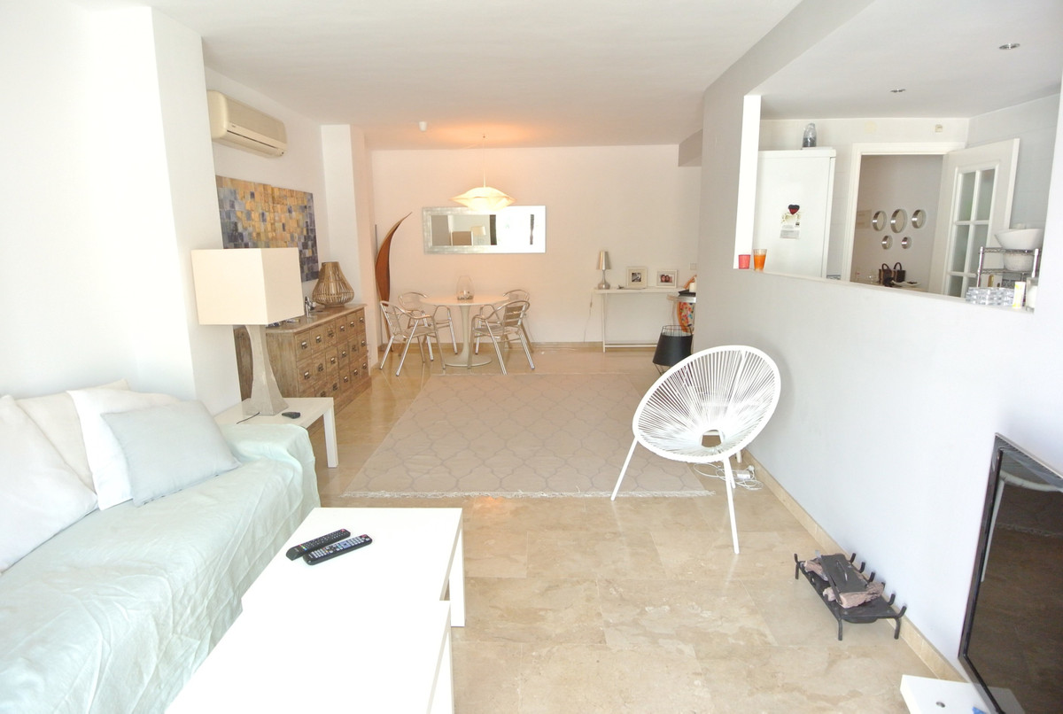 Se vende Apartamento Planta Media de 2 dormitorios en Costa Del Sol, Málaga, España