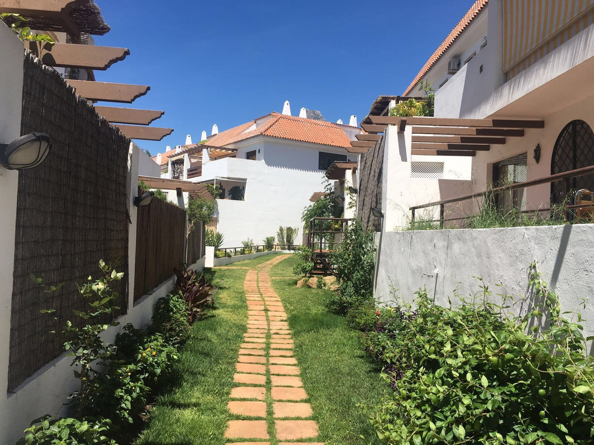 Se vende Apartamento Planta Media de 2 dormitorios en Costa Del Sol, Málaga, España