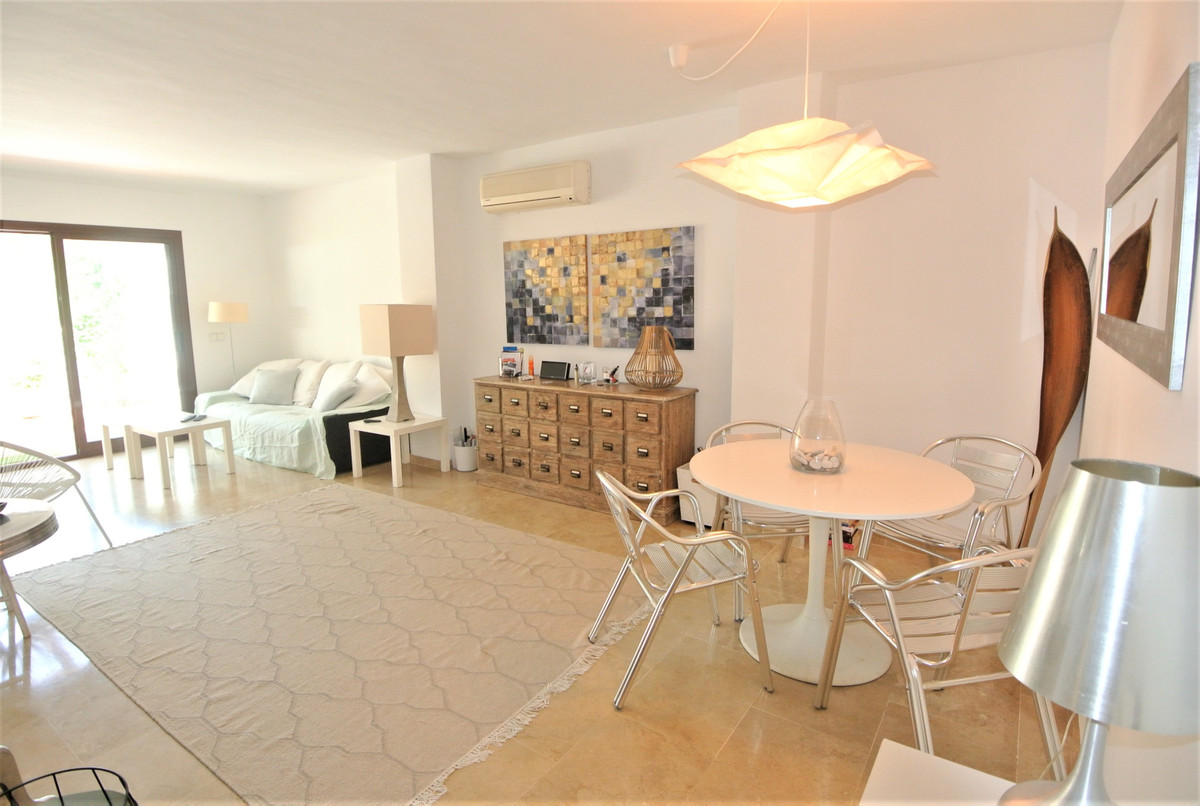 Se vende Apartamento Planta Media de 2 dormitorios en Costa Del Sol, Málaga, España