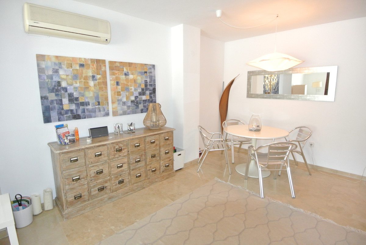 Se vende Apartamento Planta Media de 2 dormitorios en Costa Del Sol, Málaga, España