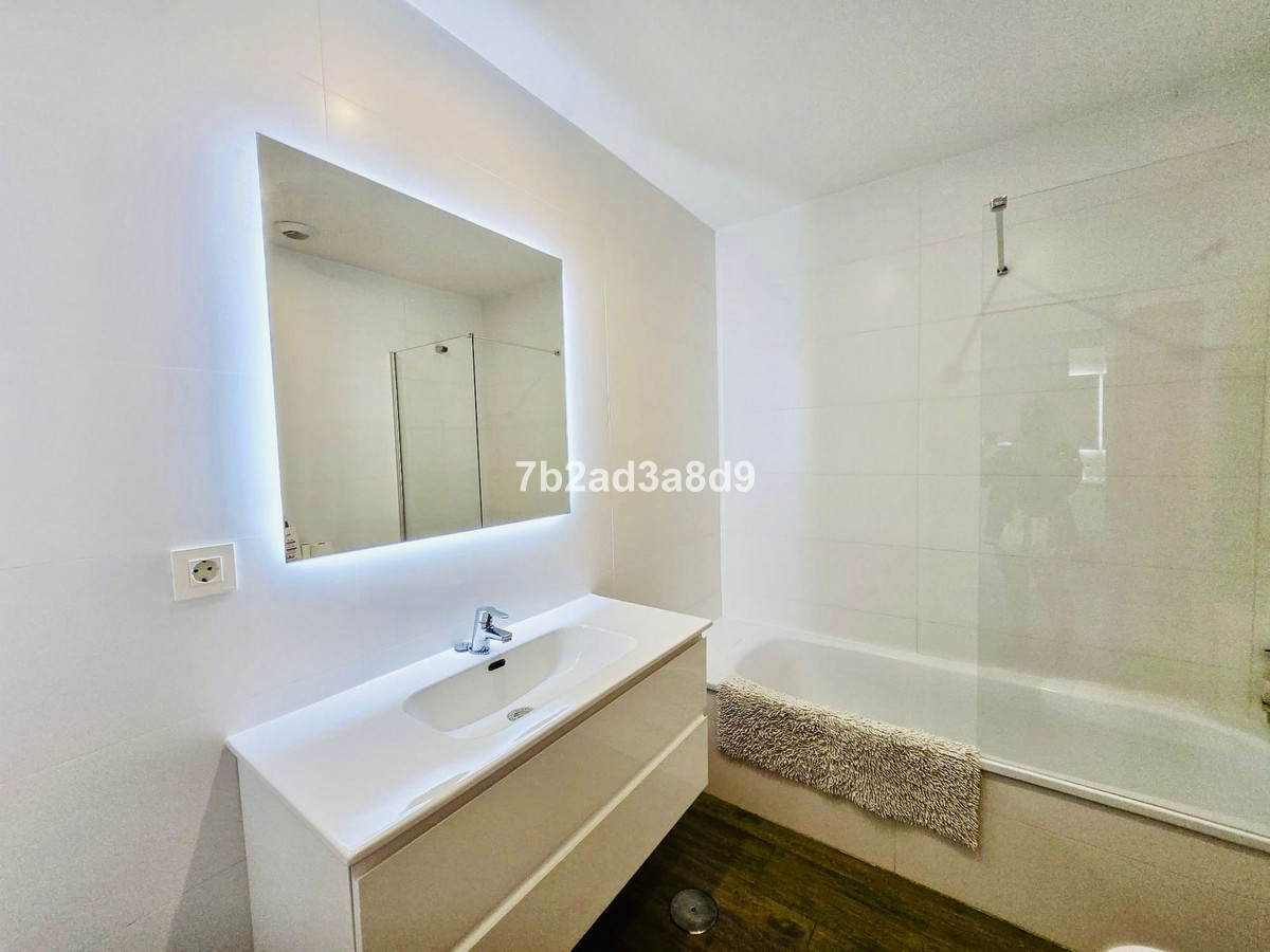 Se vende Apartamento Planta Media de 3 dormitorios en Costa Del Sol, Málaga, España