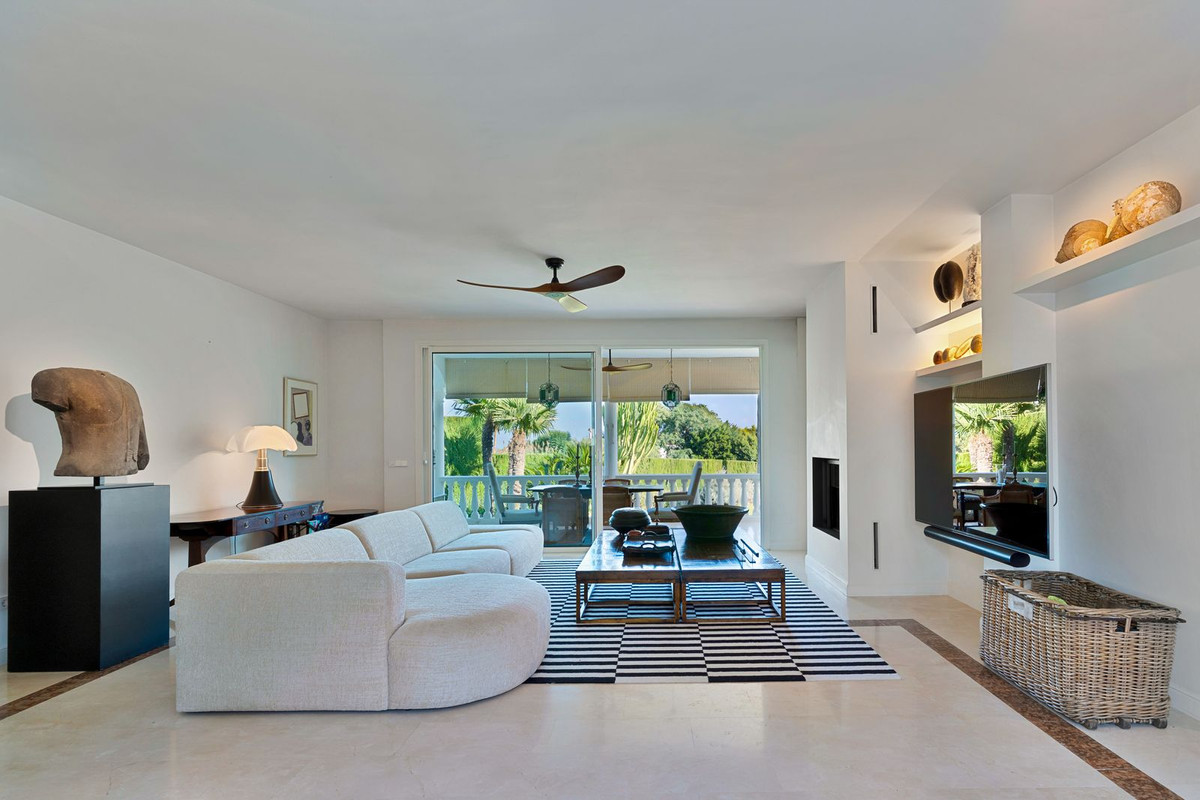 3 Bed Townhouse for sale in El Paraiso Costa Del Sol, Málaga, Spain
