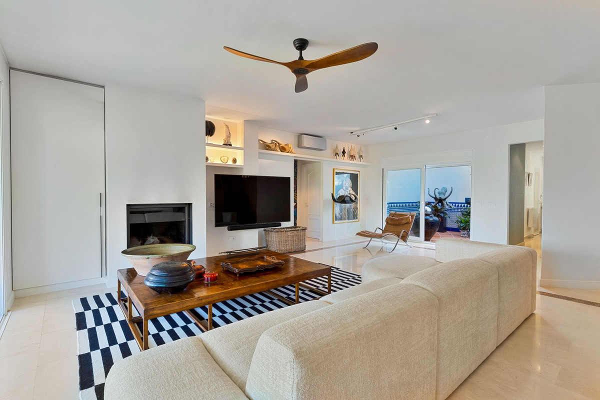 3 Bed Townhouse for sale in El Paraiso Costa Del Sol, Málaga, Spain