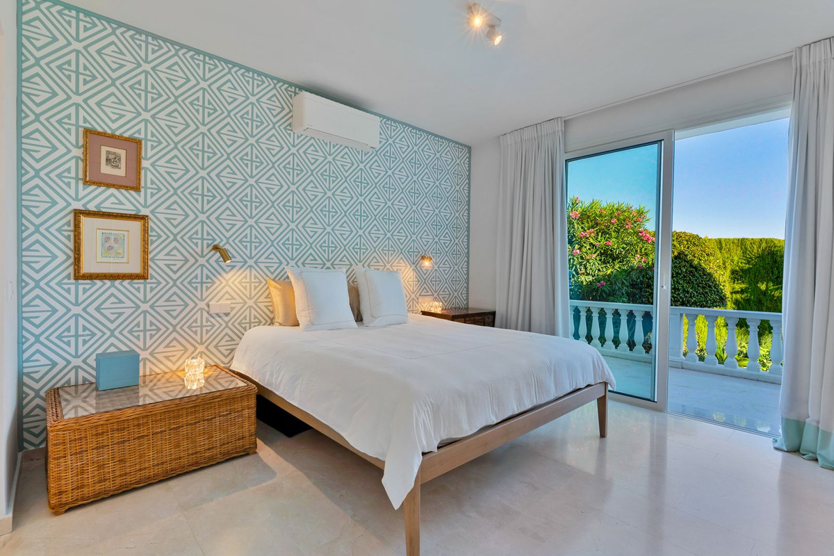 3 Bed Townhouse for sale in El Paraiso Costa Del Sol, Málaga, Spain
