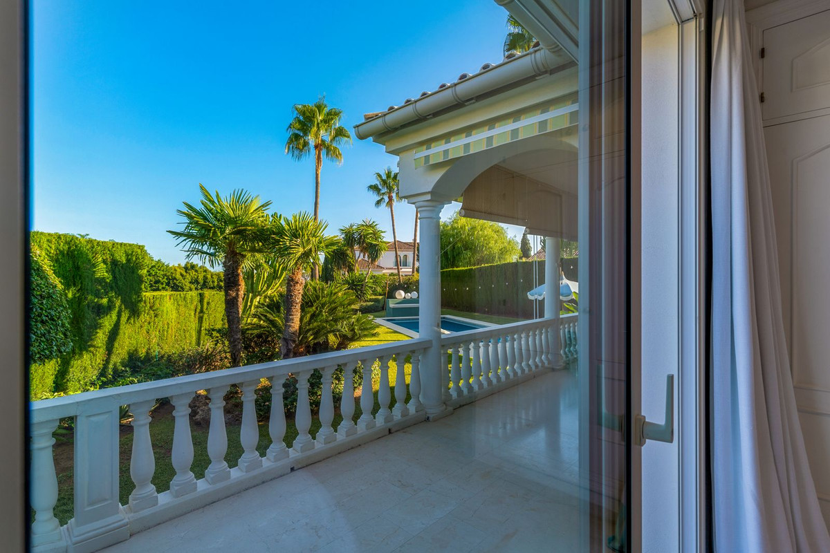 3 Bed Townhouse for sale in El Paraiso Costa Del Sol, Málaga, Spain