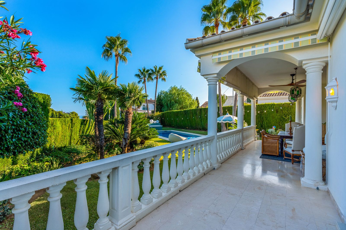 3 Bed Townhouse for sale in El Paraiso Costa Del Sol, Málaga, Spain