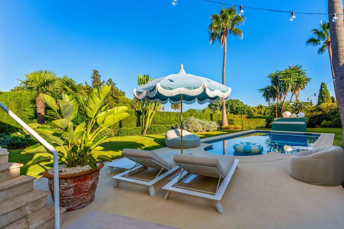 3 Bed Townhouse for sale in El Paraiso Costa Del Sol, Málaga, Spain