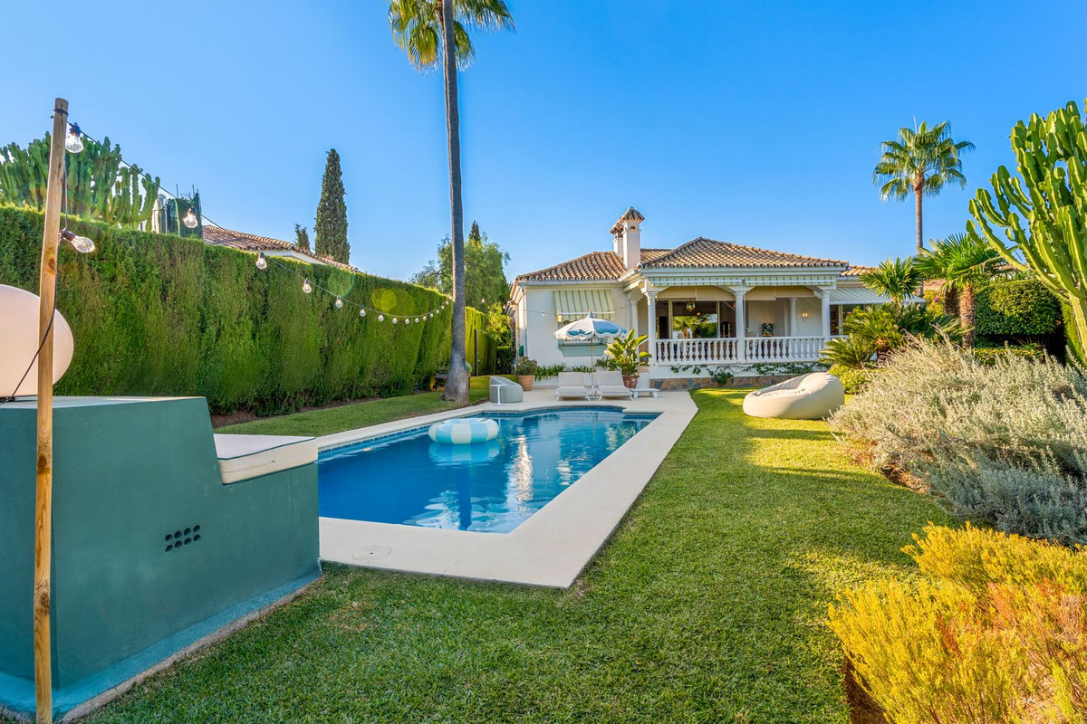3 Bed Townhouse for sale in El Paraiso Costa Del Sol, Málaga, Spain