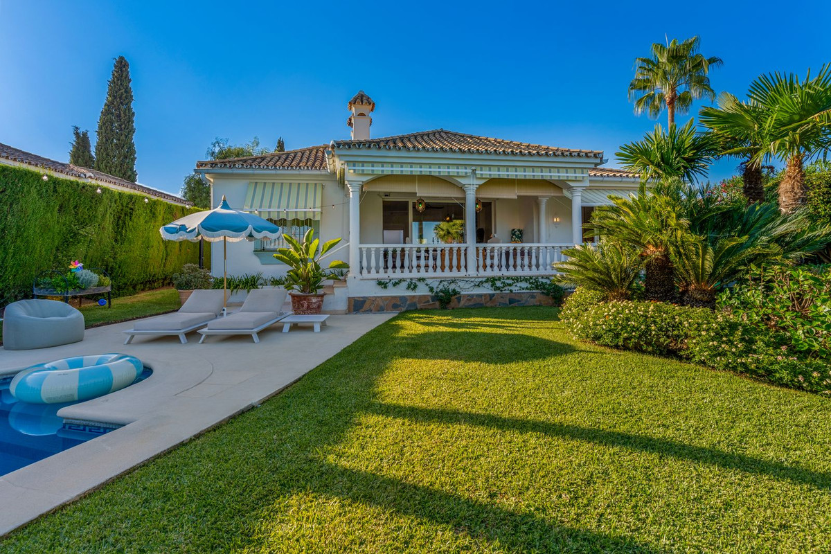 3 Bed Townhouse for sale in El Paraiso Costa Del Sol, Málaga, Spain
