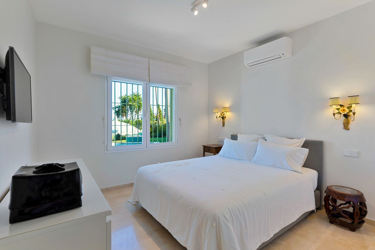 3 Bed Townhouse for sale in El Paraiso Costa Del Sol, Málaga, Spain