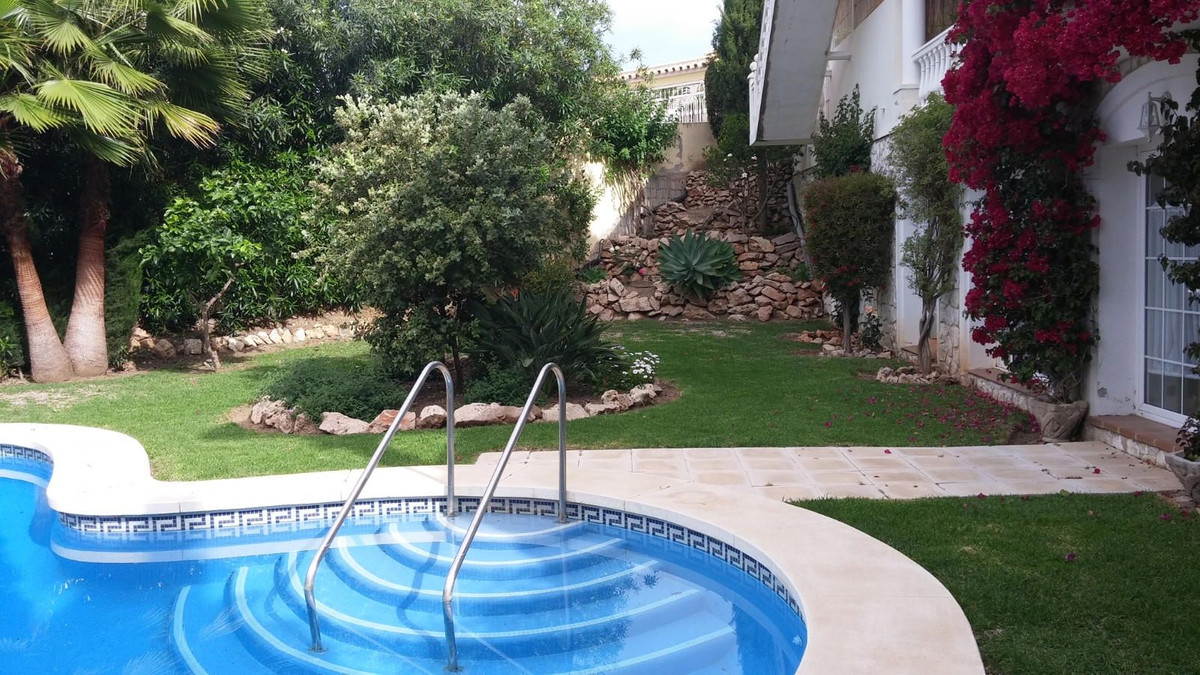 10 Bed Townhouse for sale in Mijas Costa Del Sol, Málaga, Spain