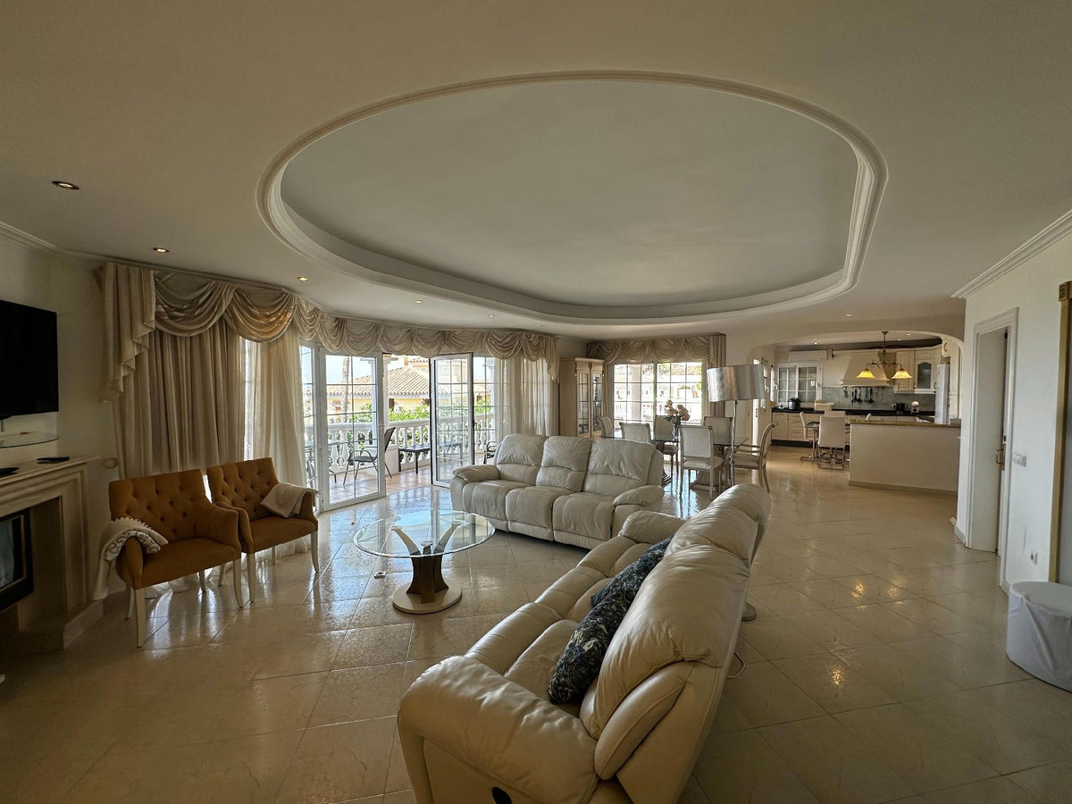 10 Bed Townhouse for sale in Mijas Costa Del Sol, Málaga, Spain