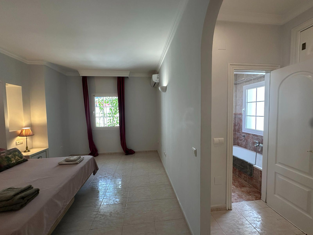 10 Bed Townhouse for sale in Mijas Costa Del Sol, Málaga, Spain
