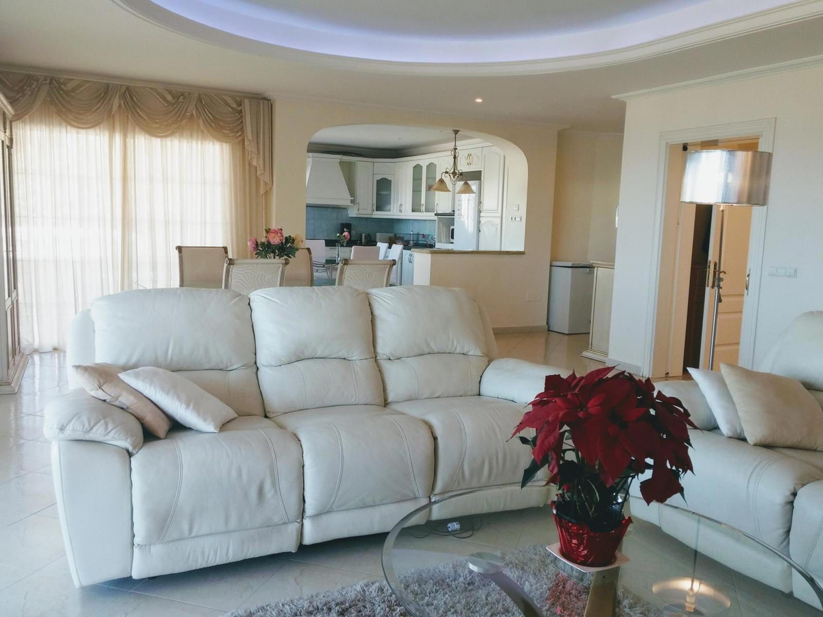 10 Bed Townhouse for sale in Mijas Costa Del Sol, Málaga, Spain