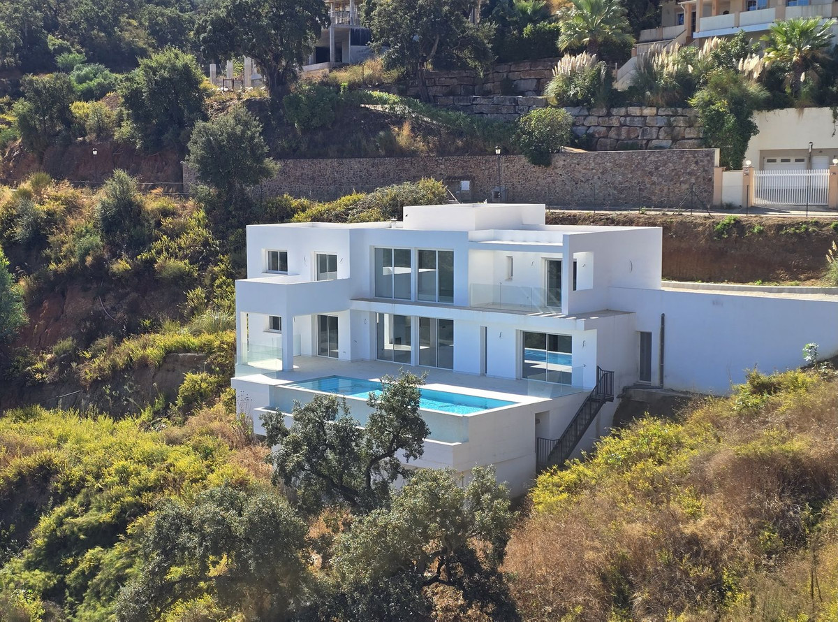 4 Bed Townhouse for sale in La Mairena Costa Del Sol, Málaga, Spain