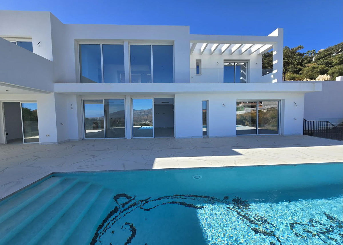 4 Bed Townhouse for sale in La Mairena Costa Del Sol, Málaga, Spain