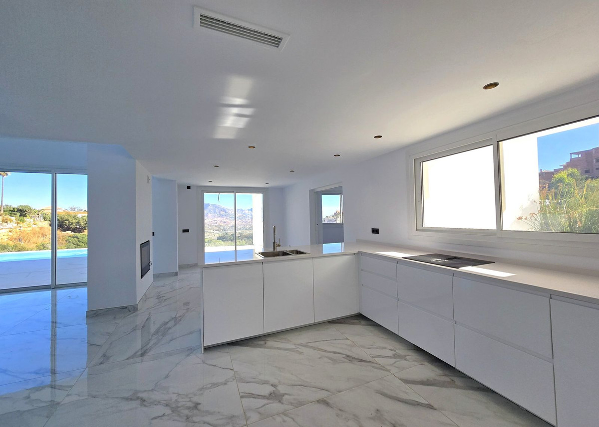 4 Bed Townhouse for sale in La Mairena Costa Del Sol, Málaga, Spain